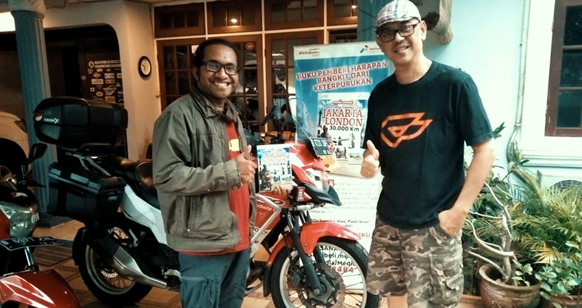 Buku Naik Motor Seorang Diri Jakarta London Stephen Langitan