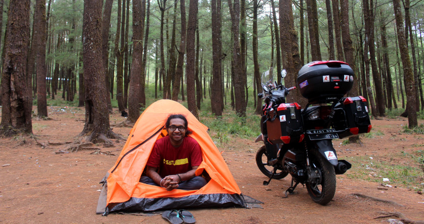Camping Saat Touring Pakai Tenda Savana