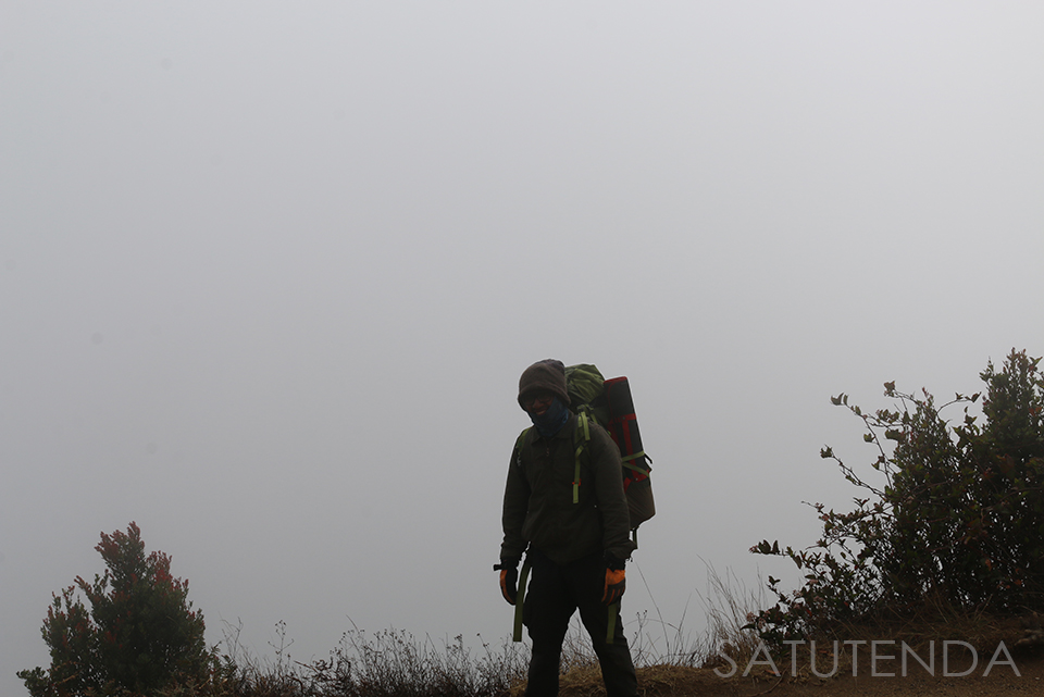 puncak-gunung-prau1